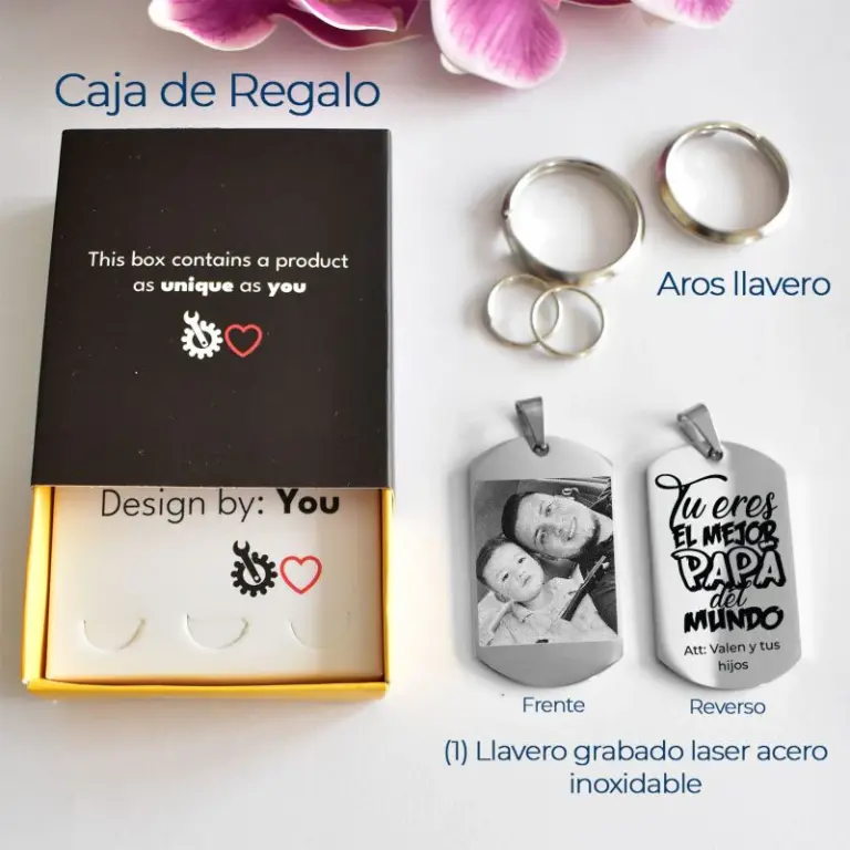 Caja de regalo Custom Love, aros y llavero de acero inoxidable visto por el frente y el reverso