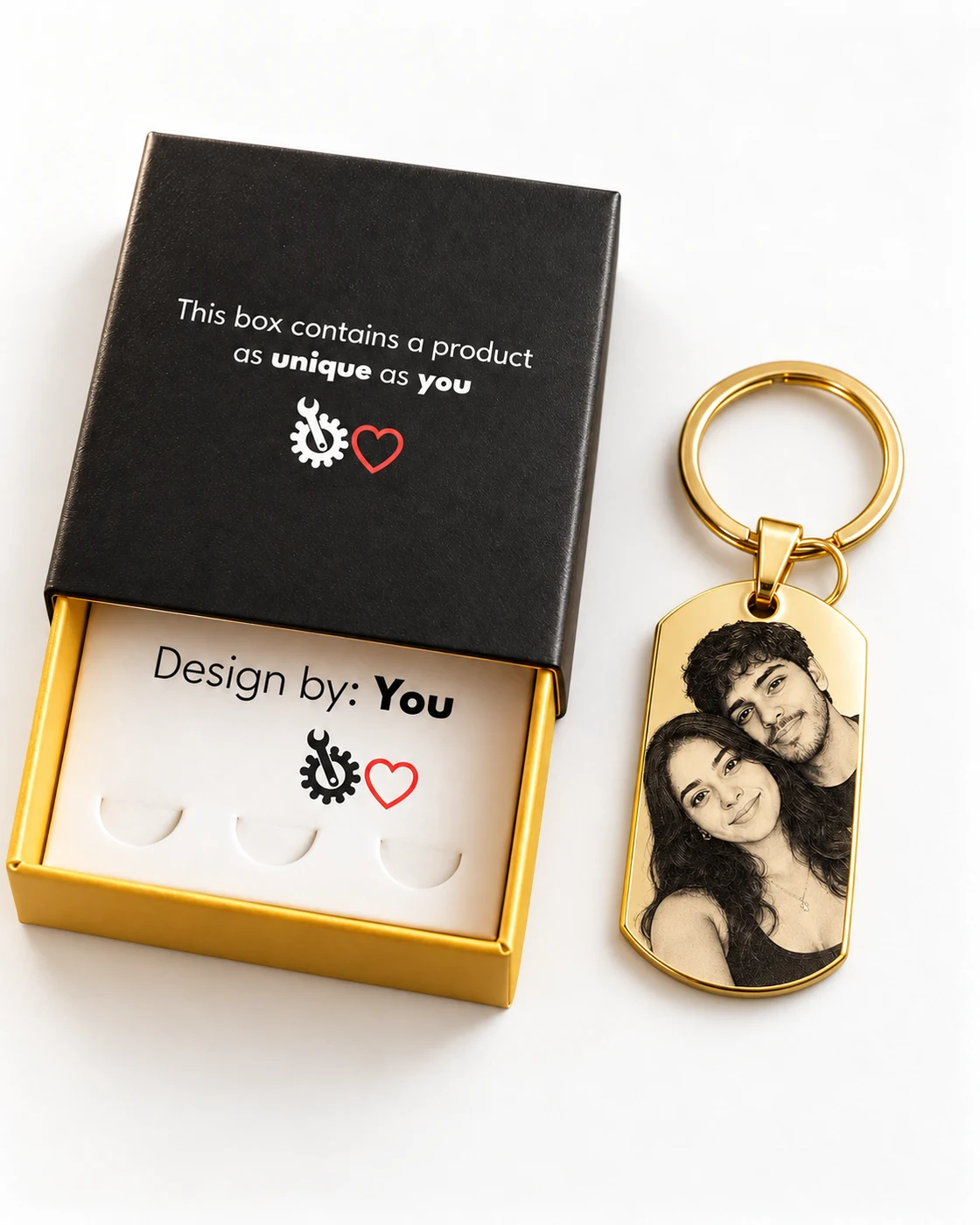 Presentación ilustrativa de la caja de regalo Custom Love con un llavero personalizado de ejemplo